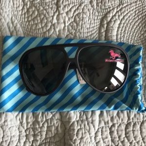 Modern Amusement Aviator style sunglasses